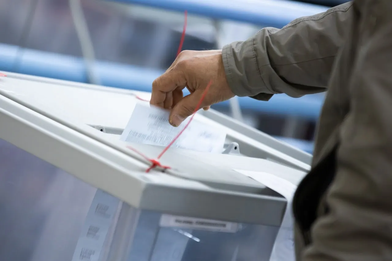 Президент подписал указ о назначении выборов в Госдуму IX созыва на 20 сентября. Голосование будет идти три дня, в кампании впервые участвуют ЛНР, ДНР, Запорожская и Херсонская области.