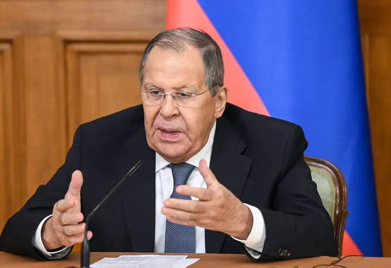 МИД сообщил, что информационная война вокруг событий на Украине продолжится и усилится.