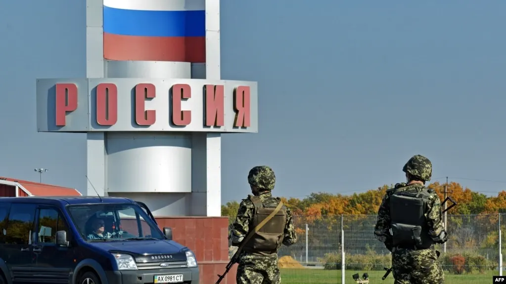 МВД России подготовило поправки, согласно которым иностранцев и лиц без гражданства, получивших в стране любой вид убежища, смогут не выдавать по запросам иностранных государств, даже при наличии международного розыска.