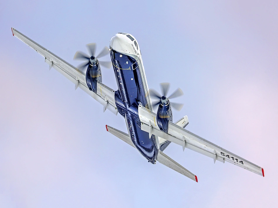 Новый региональный самолёт Ил-114-300 близок к получению сертификата и должен заменить устаревший парк Ан-24 и Як-40 на линиях в Сибири и на Дальнем Востоке. Однако затянувшиеся сроки, проблемы с двигателем и параллельные задержки других проектов вынуждают регионы искать временные решения, включая переговоры о поставках бортов из Китая.