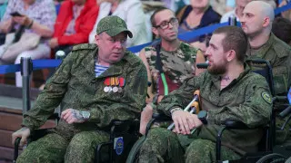 Министерство здравоохранения заявило, что с лета 2023 года психолого-психиатрическую помощь получили сотни тысяч участников боевых действий, по всей стране открыты тысячи специализированных кабинетов и создано приложение для раннего выявления стрессовых расстройств.