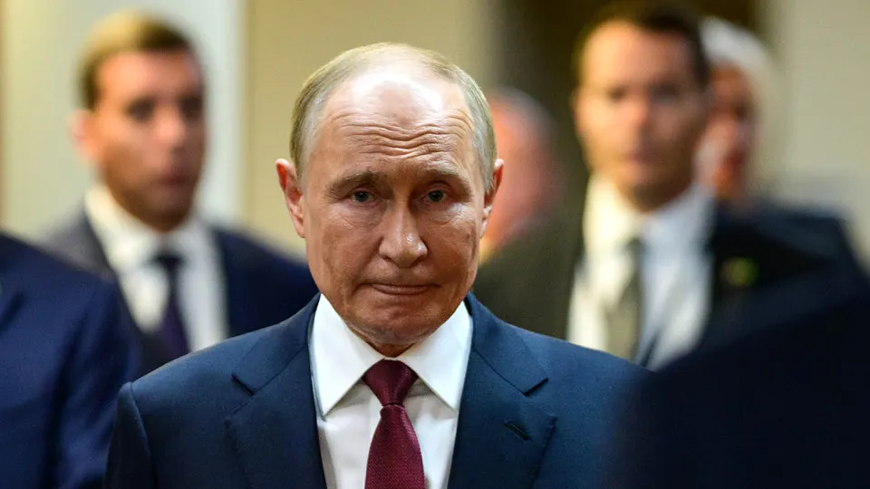 Масштабный пожар и разлив нефти на терминале в Туапсе привели к распространению токсичного смога на сотни километров по Черноморскому побережью, однако высшее руководство страны публично не затрагивает тему ЧП, сосредотачиваясь на других мероприятиях.