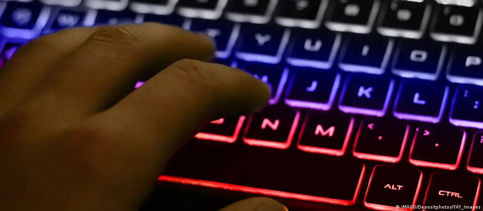 Минцифры обсуждает сборы за зарубежный трафик, которые в первую очередь коснутся мобильных сетей; использование VPN предлагают считать международным трафиком.