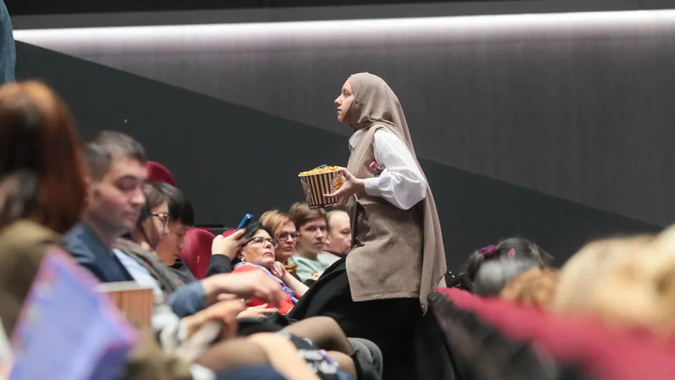 Ассоциация владельцев кинотеатров и прокатчики предлагают с 30 апреля по 11 мая не показывать в российских кинотеатрах иностранные фильмы без правообладателя и прокатного удостоверения, чтобы поддержать отечественные релизы.