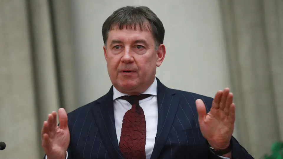 Мосгорсуд оставил в силе решение о национализации более 100 объектов недвижимости и сети бизнес-отелей Marton на сумму около 9 млрд рублей, связанных с бывшим председателем Совета судей России Виктором Момотовым. Генпрокуратура связывает происхождение его капитала с коррупцией и нелегальным бизнесом.