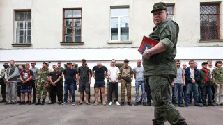 Минобороны подготовило поправки, позволяющие проверять военнослужащих на алкогольное опьянение на месте службы с помощью экспресс-тестов, без обязательной доставки в медучреждения.