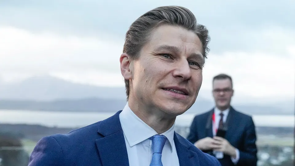 Правительство Финляндии предложило парламенту поправки к закону об атомной энергии и Уголовному кодексу, которые снимут запрет на ввоз, транспортировку, поставку и хранение ядерного оружия в стране для целей национальной и коллективной обороны в составе НАТО.