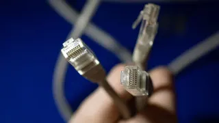 Крупные разработчики российского ПО призвали создать специальный орган для выработки более взвешенной политики блокировок интернета, предупредив о рисках массового запрета VPN и перехода на «белые списки» для устойчивости Рунета и работы IT‑отрасли.