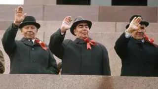 Из‑за ударов беспилотников по российским НПЗ правительство вводит фактически плановую систему для производства и сбыта бензина и дизтоплива, а также ограничивает рост цен на заправках уровнем инфляции.