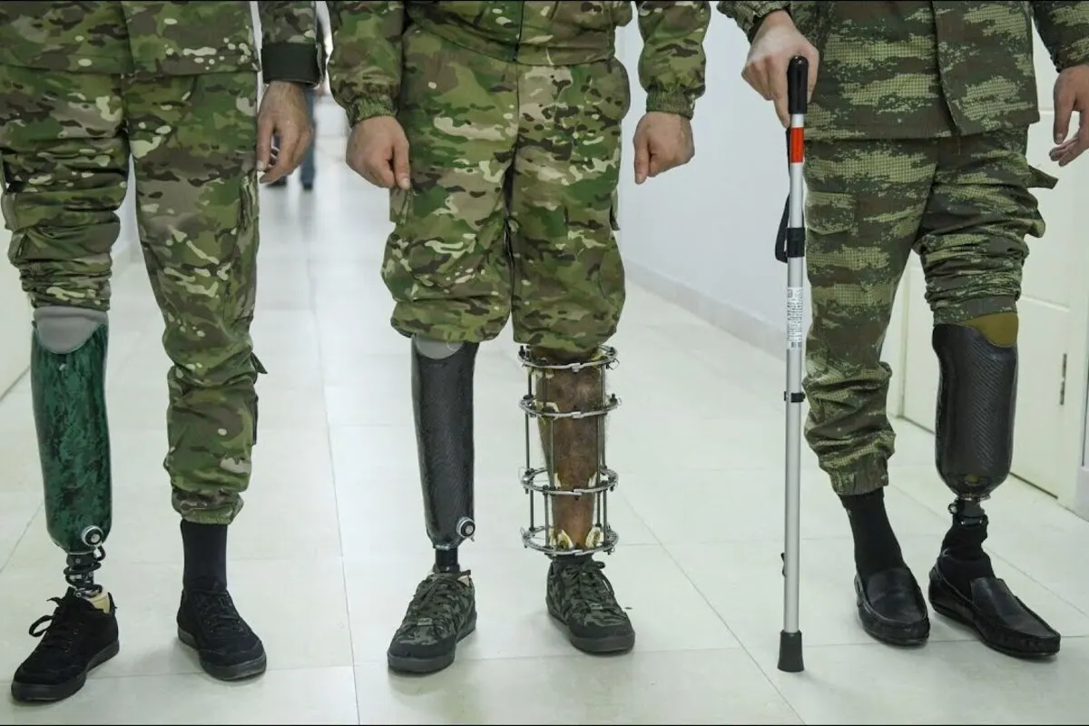 Минтруд подготовил проект постановления, по которому квоты на трудоустройство людей с инвалидностью, включая ветеранов боевых действий, должны распространяться на все структурные подразделения компаний. Бизнесу при этом не обещают компенсаций за создание специальных рабочих мест и адаптацию инфраструктуры.