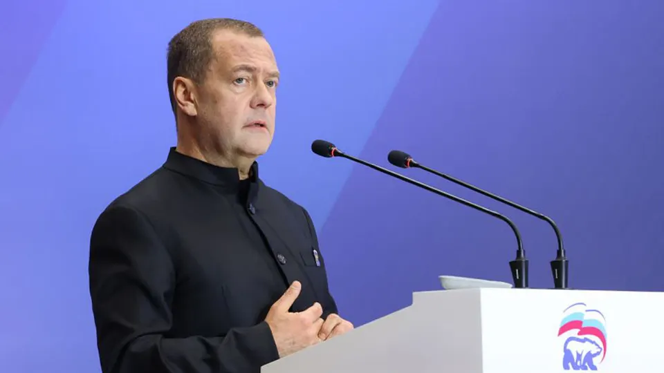 Заместитель председателя Совбеза Дмитрий Медведев заявил, что ядерный апокалипсис «реально возможен» и к нему нужно быть готовыми; на фоне окончания СНВ‑III и заявлений США напряжённость растёт.