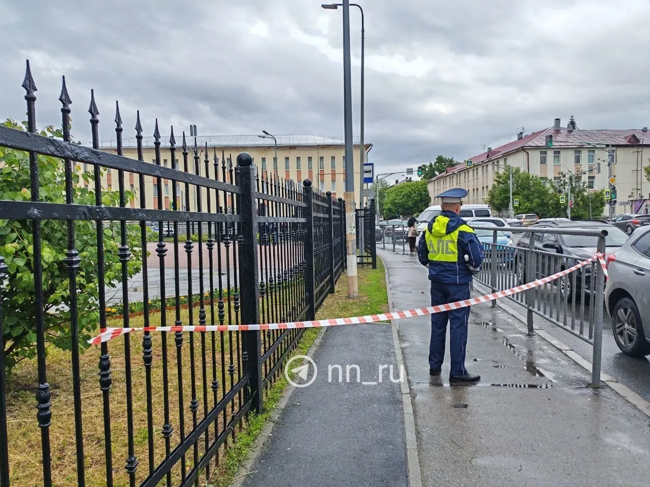 Ночью по регионам России было сбито 62 беспилотника. В Нижнем Новгороде здание областного суда получило повреждения, пострадавших, по предварительным данным, нет — на месте работают полиция и МЧС.