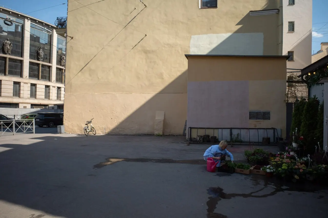 Кратко: фестиваль «Синие ночи» в Петербурге не состоялся, в Репино планируют благоустройство сквера за 47,4 млн руб., в Латвии дрон упал в озеро, а число жертв удара по Старобельску выросло.