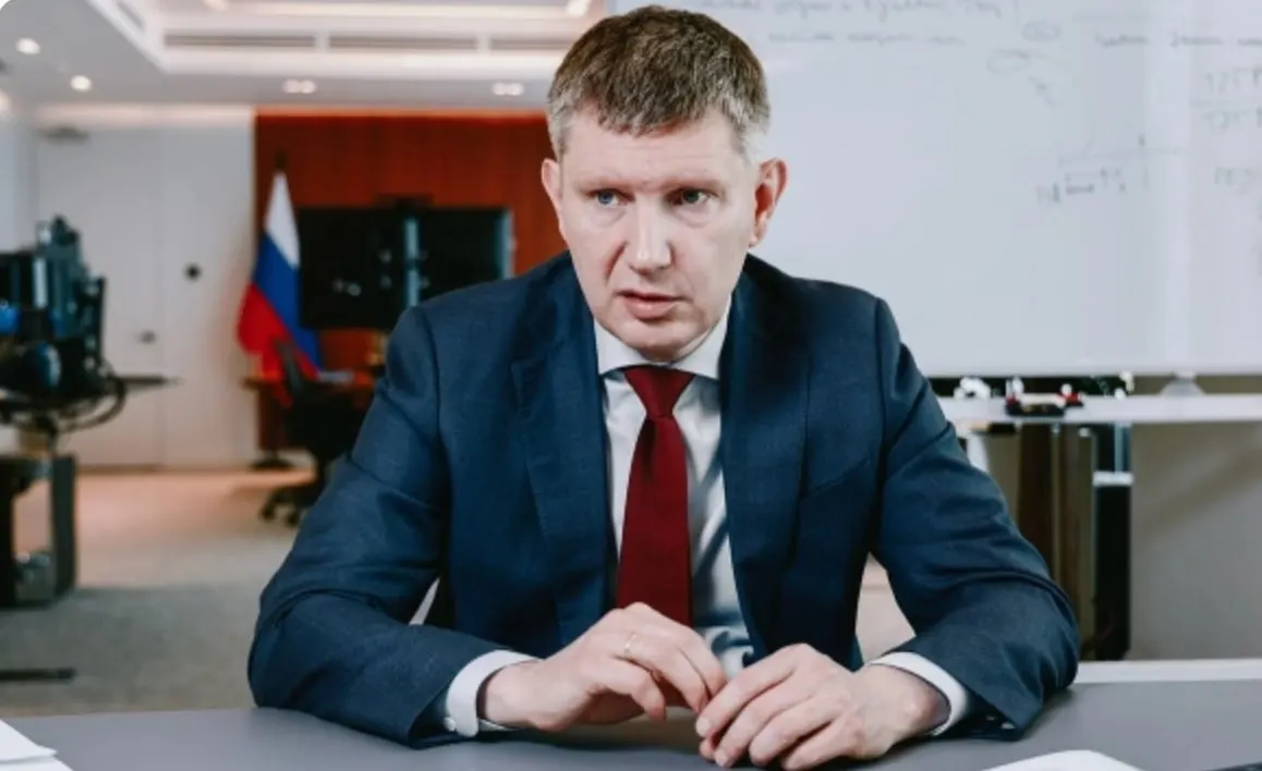 Минэкономразвития называет три приоритета для повышения потенциала роста: структурные изменения для инвестиций и производительности, бюджетная консолидация для макростабильности и снижение ключевой ставки, а также сохранение гибкости экономики и поддержка конкуренции.