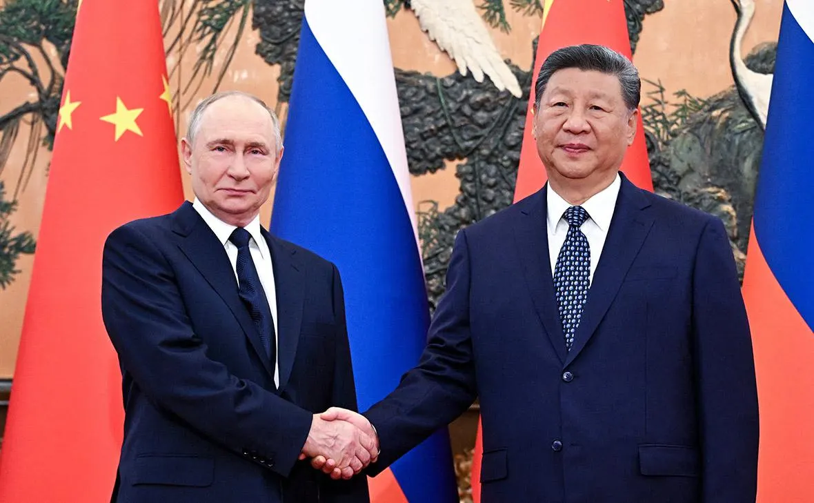По сообщениям, президент РФ Владимир Путин посетит Китай 20 мая. Визит планируют провести без парада и торжественных приёмов; это первый случай, когда в одном месяце Китай принимает лидеров США и России вне многосторонних мероприятий.