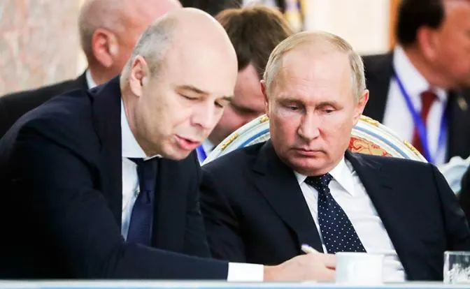 Глава Минфина сообщил о «коррекции» бюджета на 2026 год, депутат утверждает, что ведомство фактически признало невозможность исполнить представленный в Госдуму проект. Дефицит достиг 5,9 трлн рублей.