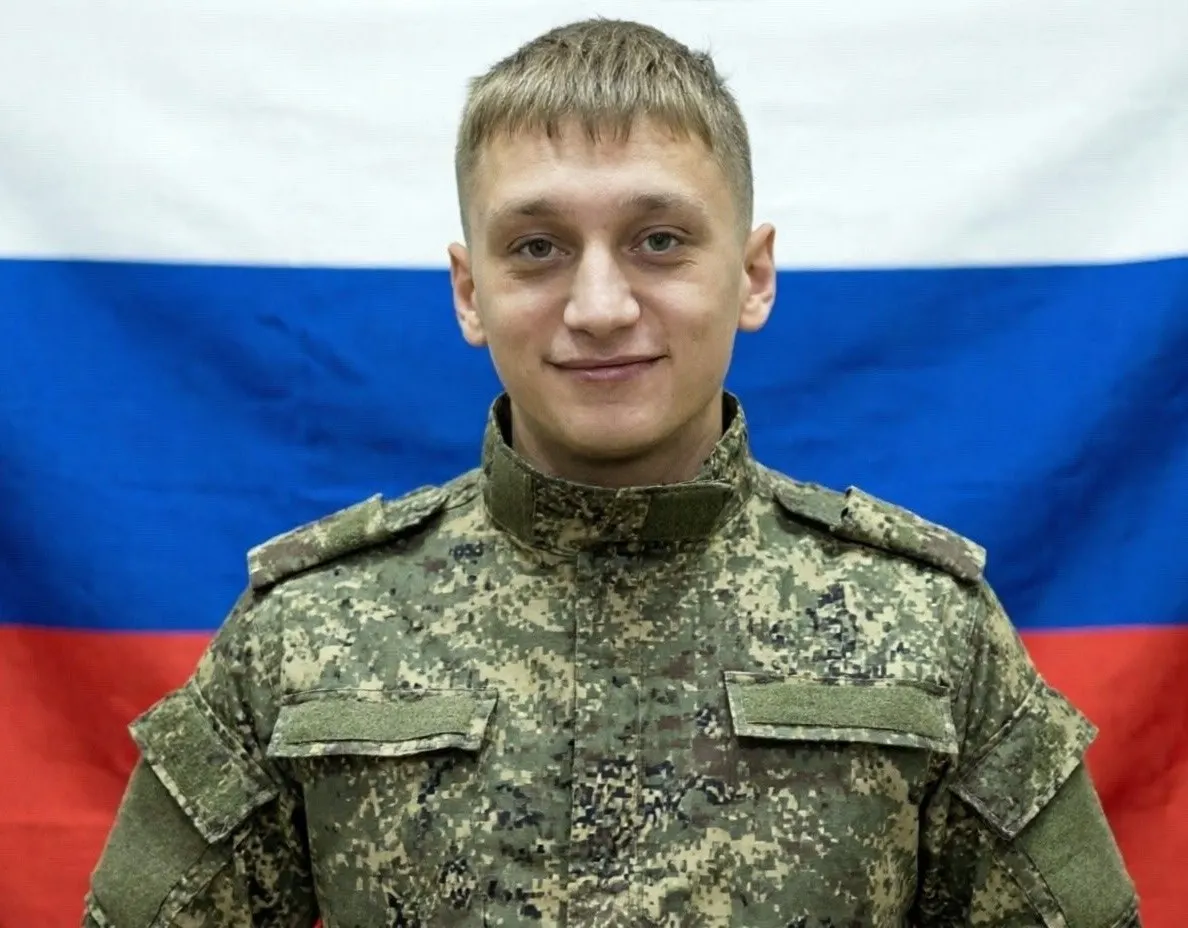 23‑летний Валерий Аверин подписал контракт в январе 2026 года, прошёл обучение операторов БПЛА и 6 апреля погиб под Луганском — это первый подтверждённый случай гибели студента, завербованного в новые беспилотные войска.