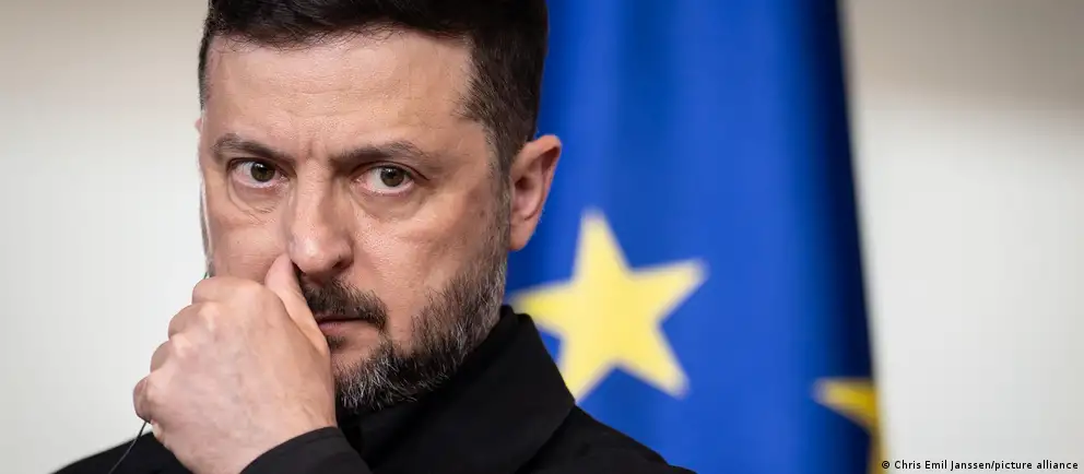 После окончания перемирия по Украине нанесены массированные удары — за двое суток применено 1567 беспилотников и 56 ракет. В Киеве объявлен день траура, власти готовят варианты ответных действий. В последние месяцы удары затрагивают и российские города.
