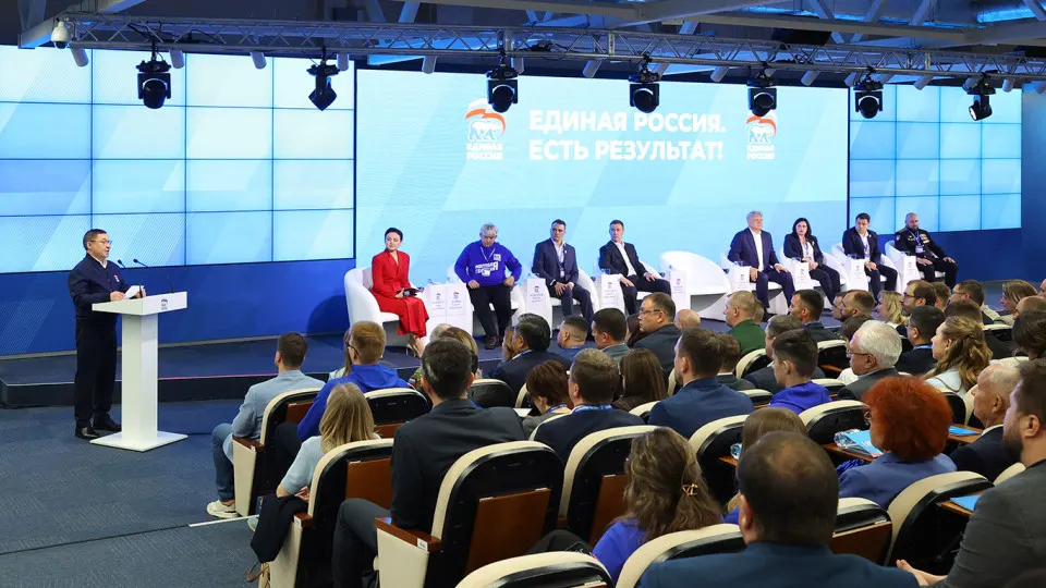 Властям рекомендовали ориентироваться на показатели 2021 года, обеспечить безопасность голосования и придать кампании «терапевтический» характер. Партия власти делает ставку на позитивную повестку на фоне падения рейтингов и роста тревожности электората.