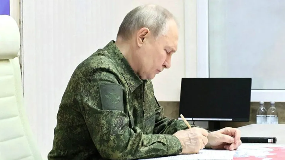 Европейские официальные лица считают, что сочетание военных неудач в Украине, экономических проблем и новых законов о «защите граждан» даёт Москве повод для эскалации против стран НАТО, в первую очередь прибалтийских государств.