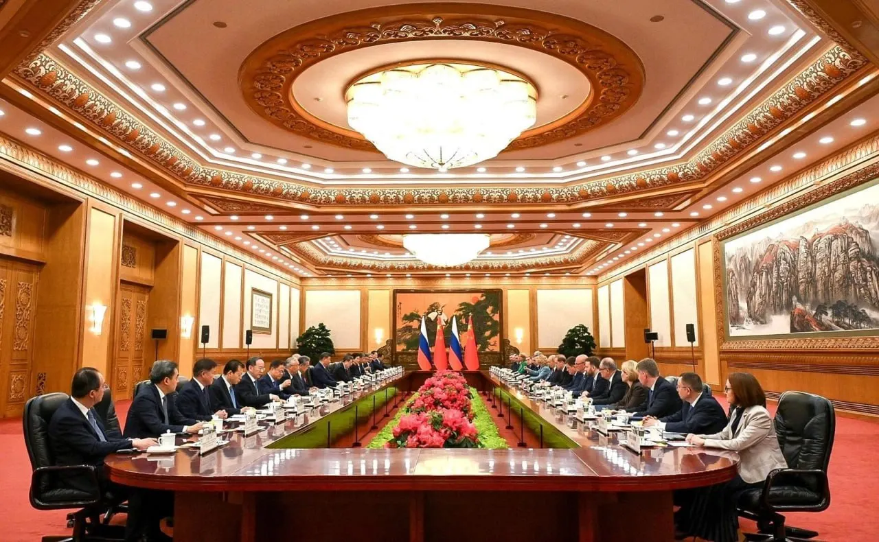 Стороны подписали соглашение о строительстве второго пути к 2030 году: это увеличит пропускную способность на 11 млн тонн и позволит пропускать до 50 пар поездов в сутки.