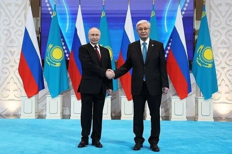 В Астане в ходе государственного визита было подписано совместное заявление между Россией и Казахстаном о ключевых принципах двустороннего сотрудничества. Также оформлено соглашение о строительстве атомной электростанции в Казахстане.
