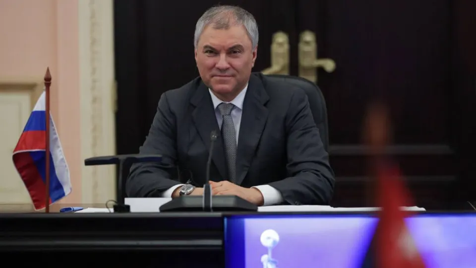 Спикер Госдумы заявил, что использование западного оружия и спутниковых технологий против «гражданских объектов» может вынудить РФ прибегнуть к «оружию, которое не оставит следа». После удара по Старобельску последовали масштабные обстрелы Киева и заявления о регулярных ударах.