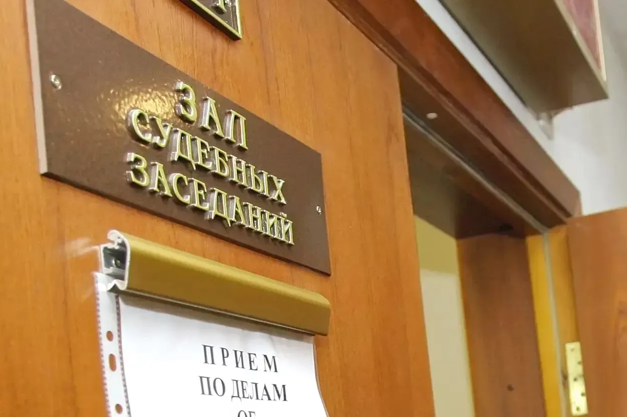 По официальной статистике, в прошлом году по обвинениям в госизмене было вынесено 219 приговоров. Независимые подсчёты указывают на многократный рост таких решений за последние годы; правозащитники считают, что официальные данные могут быть занижены.