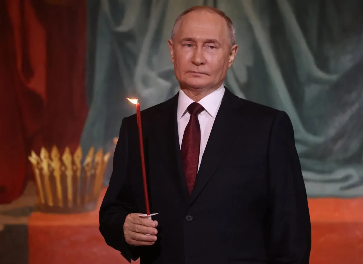 Аналитики отмечают, что комбинация внешних ударов, внутренних волнений и утраты поддержки могук привести к смене власти в России в ближайшие годы. Рассматриваются версии от стремительного устранения лидера до показательных процессов и внутриэлитных столкновений.