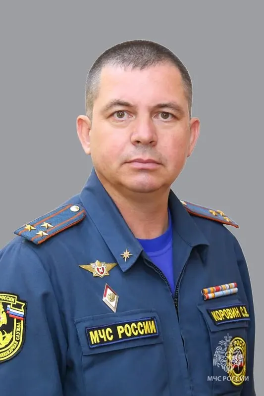 Полковник внутренней службы Сергей Коровин, уроженец Курганской области, назначен начальником краевого управления МЧС указом президента 3 июня. У него более 25 лет службы и опыт в ликвидации масштабных ЧС.
