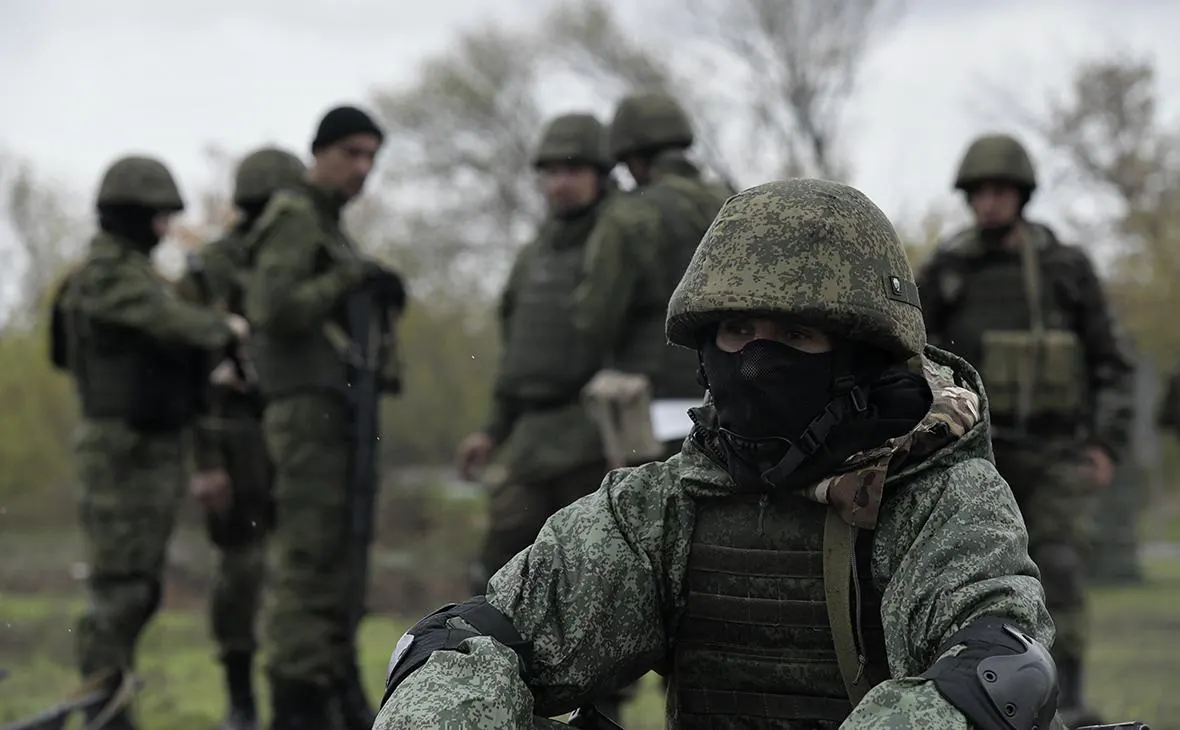 Бывшие чиновники, военные эксперты и разведки предупреждают: без масштабной мобилизации экономических, людских и промышленных ресурсов Россия может проиграть; при этом президенту не докладывают полную картину ситуации.