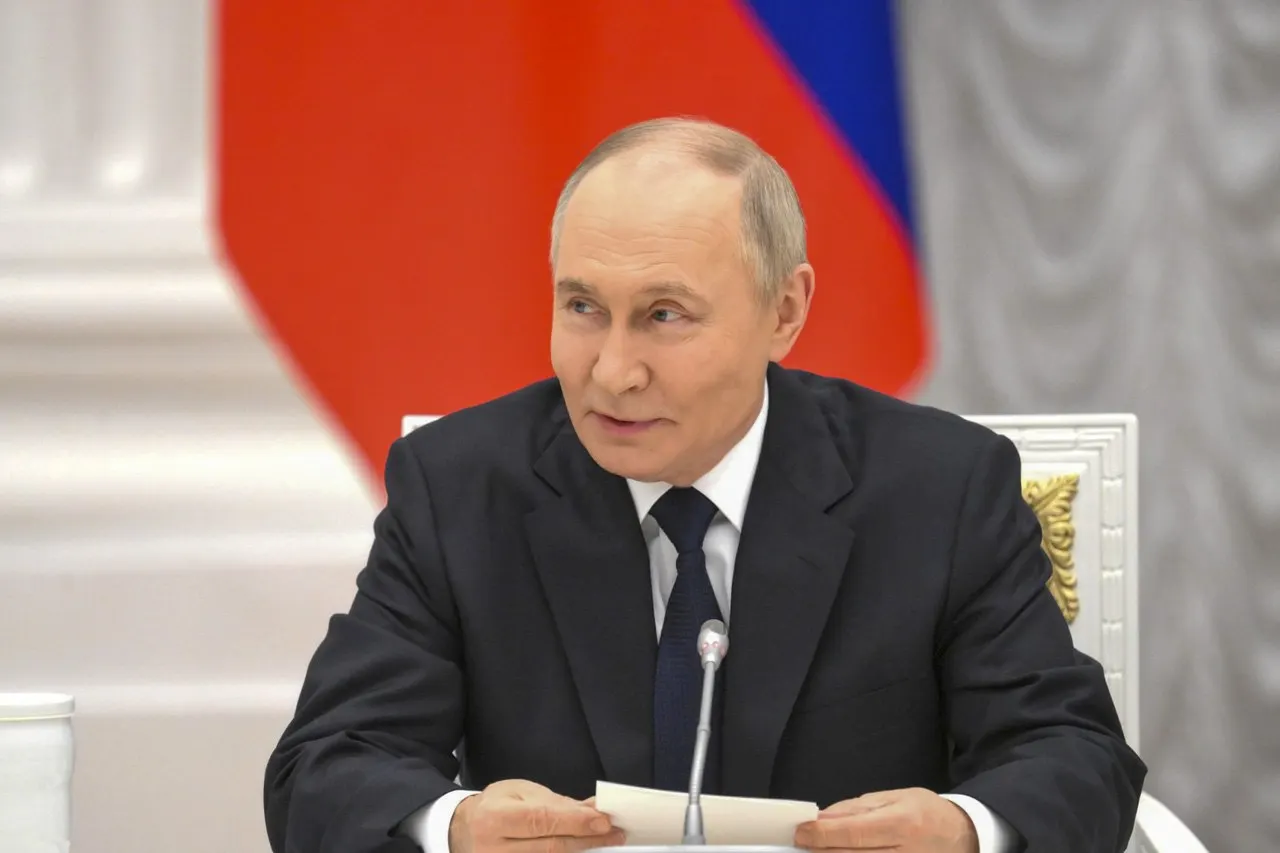 Во время общения с журналистами президент ответил на заявление министра иностранных дел Литвы о возможных ударах по российским ПВО в Калининградской области, подчеркнув, что у РФ есть все необходимые средства для защиты.