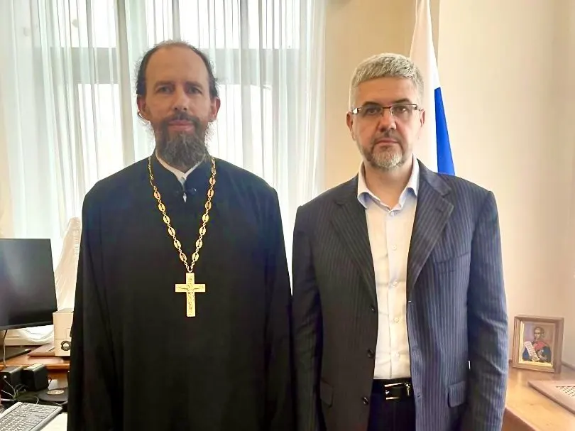 На Петербургском международном юридическом форуме замминистра юстиции Вадим Баланин заявил, что совместное проживание без официальной регистрации брака представляет прямую угрозу безопасности России; ведомство проводит двухлетний мониторинг и готовит изменения в Семейный кодексе.