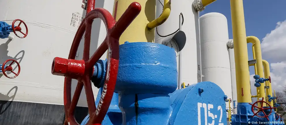 Украина не продлила контракт на транзит российского газа, из‑за чего с 1 января 2025 года поставки через её территорию прекратились. Самые серьёзные последствия испытала Молдова; другие потребители перенастроили маршруты поставок.