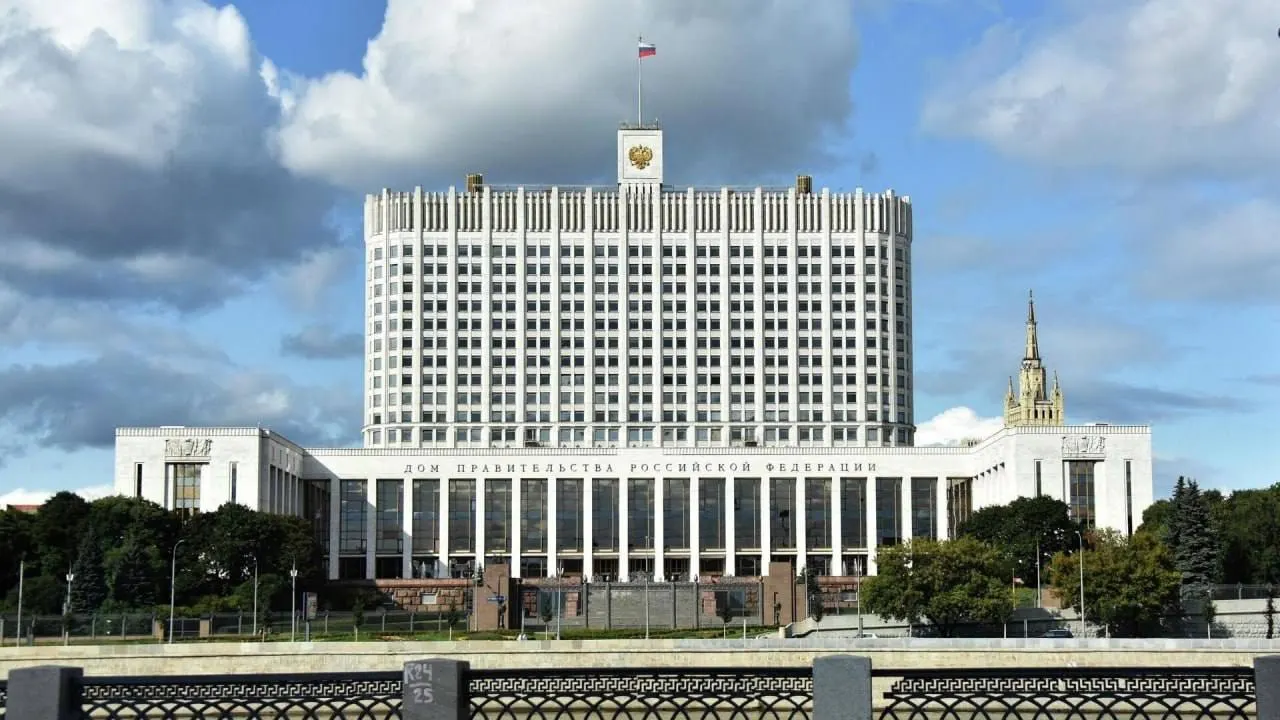 В Госдуму направлен проект о полной или частичной компенсации утильсбора для семей с тремя и более детьми. Правительство выступило против инициативы, ссылаясь на дополнительные расходы и отсутствие источников финансирования.