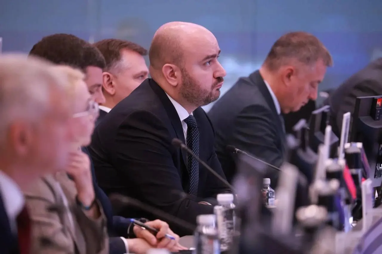 Вячеслав Федорищев принял участие в совещании под руководством вице‑премьера Александра Новака, где обсуждали поставки бензина и дизеля, мониторинг цен и логистику поставок.
