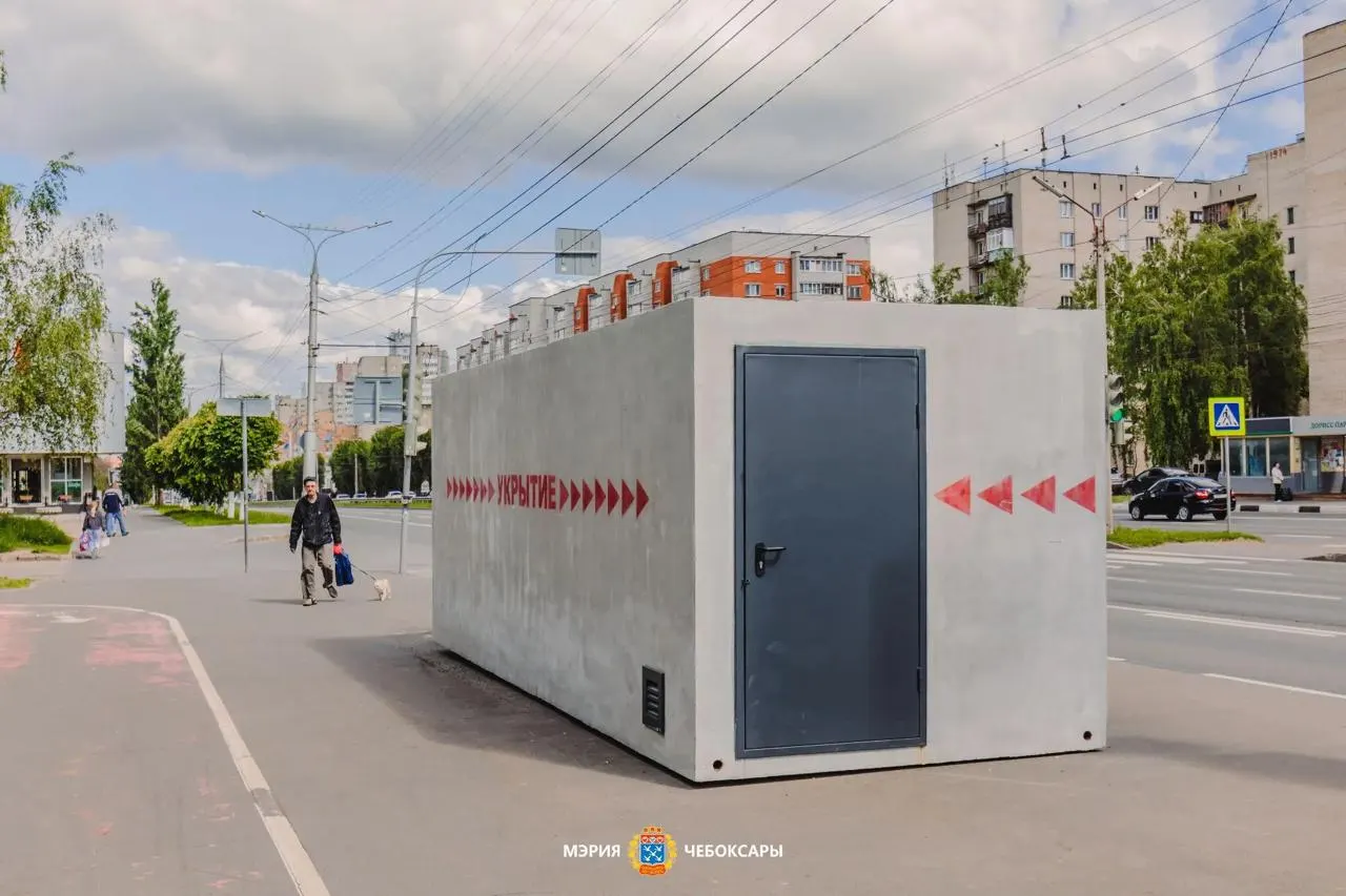 Мэрия сообщает о дополнительных мобильных укрытиях в нескольких точках города, но полная карта убежищ для жителей не опубликована.