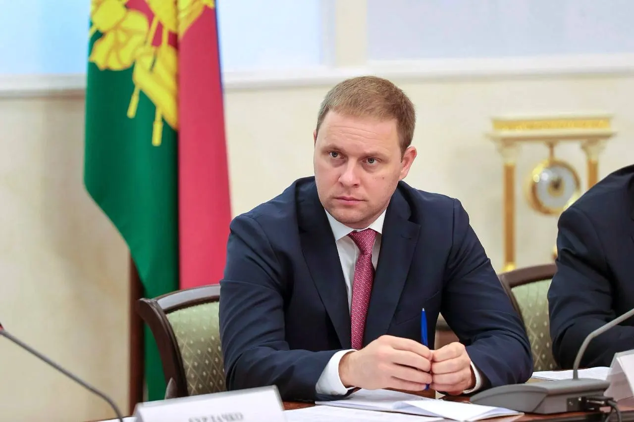 Швец, с более чем десятью годами в госуправлении и пятилетним опытом руководства Анапой, возглавил федеральную структуру по развитию туризма.