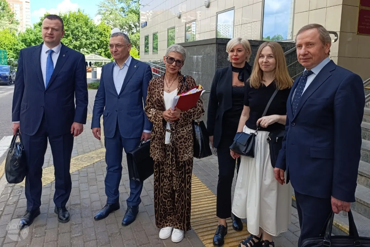 Апелляция оставила в силе решение Хамовнического суда о лишении статуса Алексея Басистова, Дмитрия Проводина и Юлия Тая. Представители адвокатуры утверждают о превышении полномочий Минюста и говорят о риске подрыва независимости института адвокатуры.