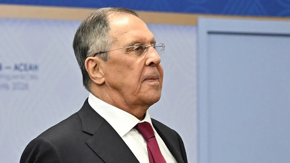 После самой масштабной с начала войны ночной атаки беспилотников по Москве власти пообещали регулярные массированные удары по объектам, от состояния которых зависит боеспособность ВСУ. В столице возникли пожары, аэропорты временно приостанавливали работу, пострадали сотни рейсов и тысячи пассажиров.