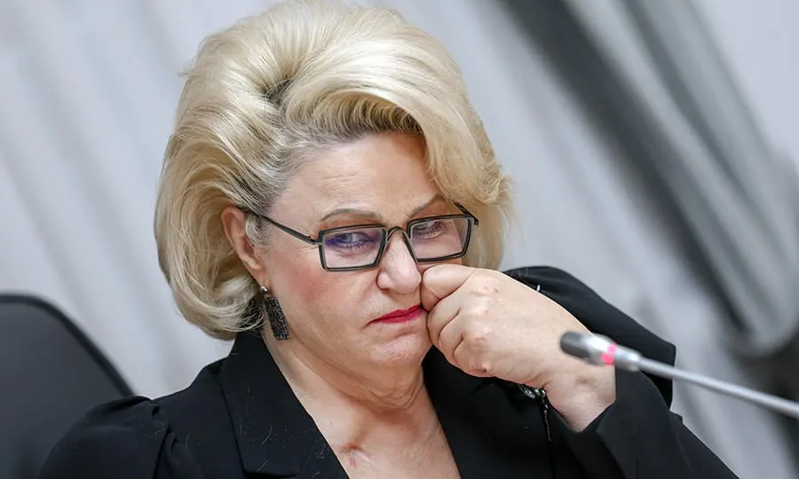 Депутат Нина Останина призвала Роскомнадзор и Минцифры применить технические меры, похожие на «замедление» мессенджеров, чтобы ограничить время, которое дети проводят в онлайн‑играх.
