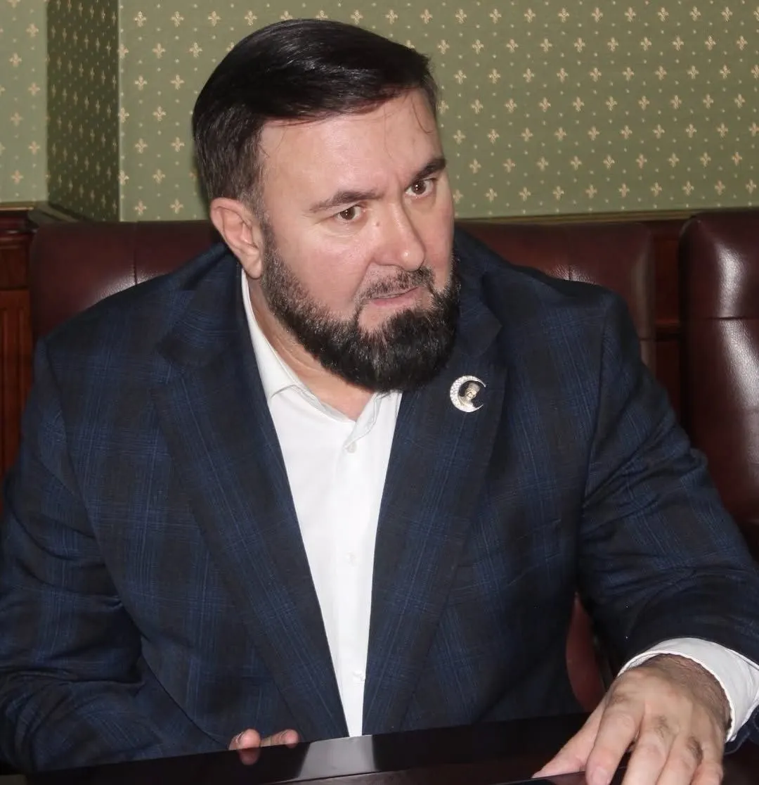 Указ президента от 26 июня отмечает омбудсмена Чечни Мансура Солтаева грамотой за «укрепление законности» и защиту прав граждан. Ранее в адрес омбудсмена звучали обвинения и критика в связи с делами, вызвавшими резонанс в регионе.
