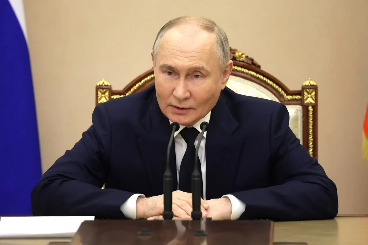 Президент потребовал обеспечить непрерывность работ над ледоколами, строящимися на Балтийском заводе в Санкт‑Петербурге, и продолжить выполнение планов по проекту «Лидер».