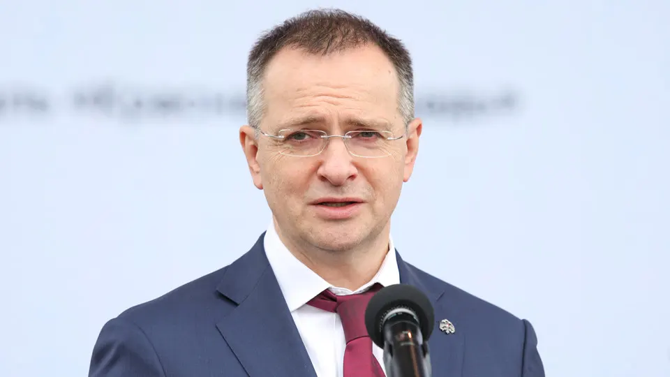 Помощник президента заявил, что государственный контроль над кинопроизводством должен быть усилен: нечёткое распределение бюджетных средств приводит к потере качества, а худшие фильмы, снятые на госденьги, нельзя допускать к прокату. Одновременно отмечается рост господдержки «патриотических» проектов и новые ограничения на контент.