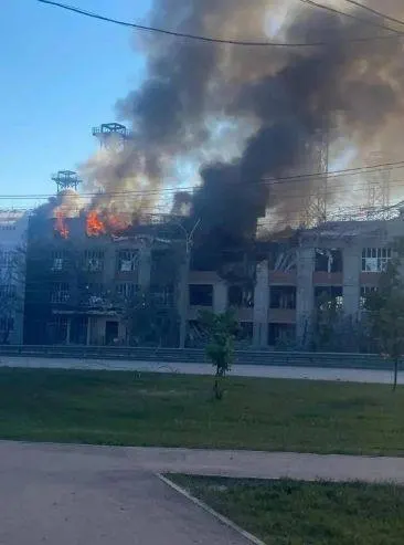 Ночные удары: пожар на&nbsp;Куйбышевском НПЗ&nbsp;в&nbsp;Самаре и&nbsp;повреждения оборонного завода в&nbsp;Чебоксарах