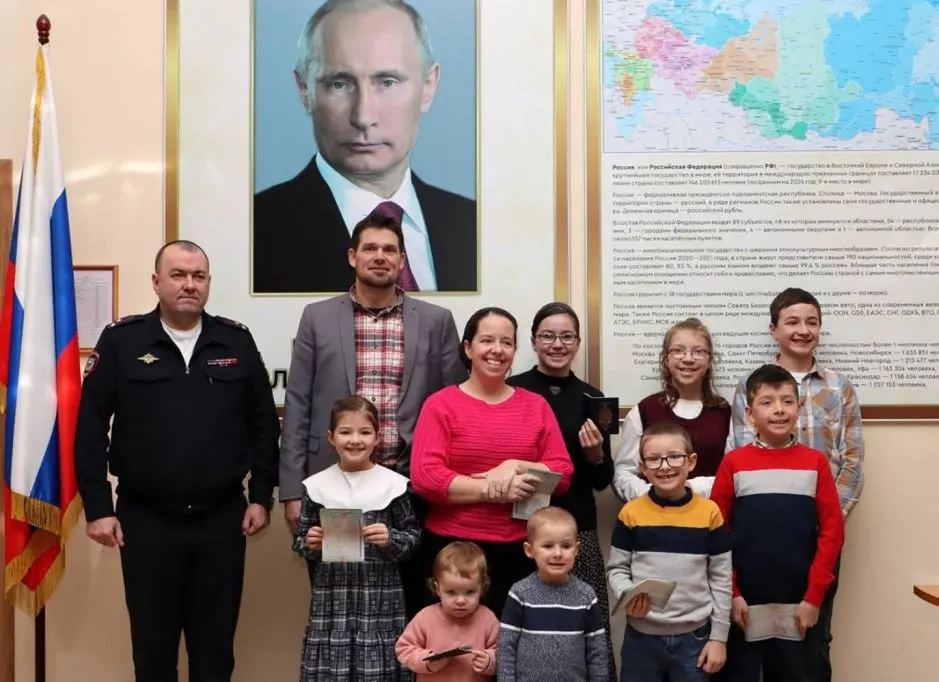 В 2025 году 1112 иностранцам выдали специальные частные визы для переезда в Россию по программе «традиционных ценностей». Больше всего виз получили граждане Германии, Франции и США.