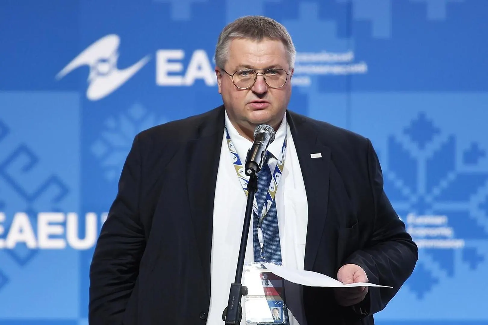 Вице‑премьер Алексей Оверчук объявил о планах до декабря подготовить правовой анализ последствий приостановки действия договора о ЕАЭС в отношении Армении. Дальнейшие шаги будут зависеть от итогов парламентских выборов в Ереване.
