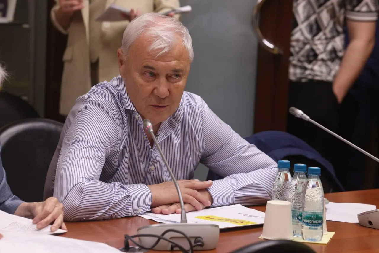 Депутат Госдумы заявил о проекте смотровой площадки в парке «Победа» с видом на Волгу — объект включён в программу реконструкции, но критики отмечают, что панорамы уже частично закрыты новыми высотками.