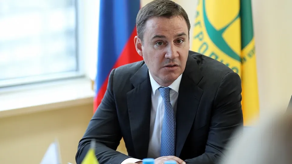 Заместитель председателя правительства Дмитрий Патрушев фактически установил контроль над РЭО: в наблюдательный совет включают его близкого чиновника, а на пост главы компании рассматривают лояльного кандидата. Ротация проходит на фоне уголовных дел против прежнего руководства.
