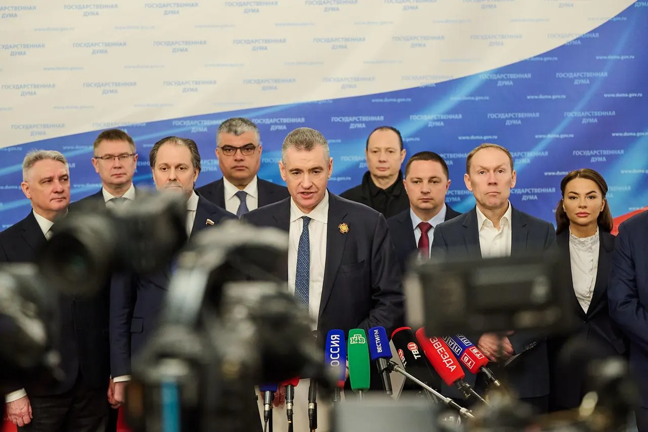 Партия направила в правительство законопроект об отмене 28 штрафов, которые, по её мнению, утратили смысл и создают проблемы для законопослушных граждан. В списке — штрафы за потерю паспорта, проживание не по месту регистрации, тонировку и другие.